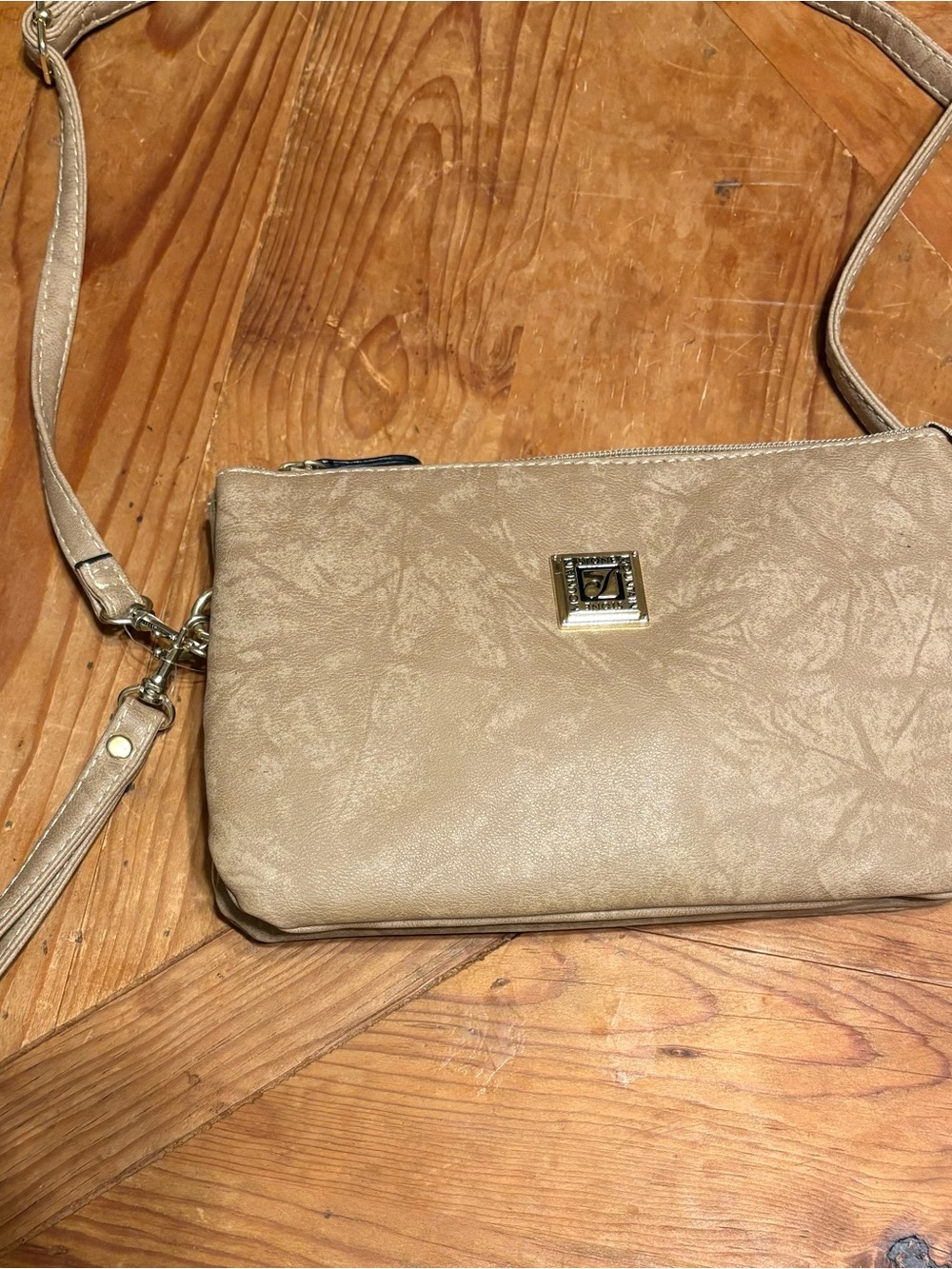 Everyday Crossbody/Wristlet Bag in Taupe for Women NWT - Picture 2 of 12